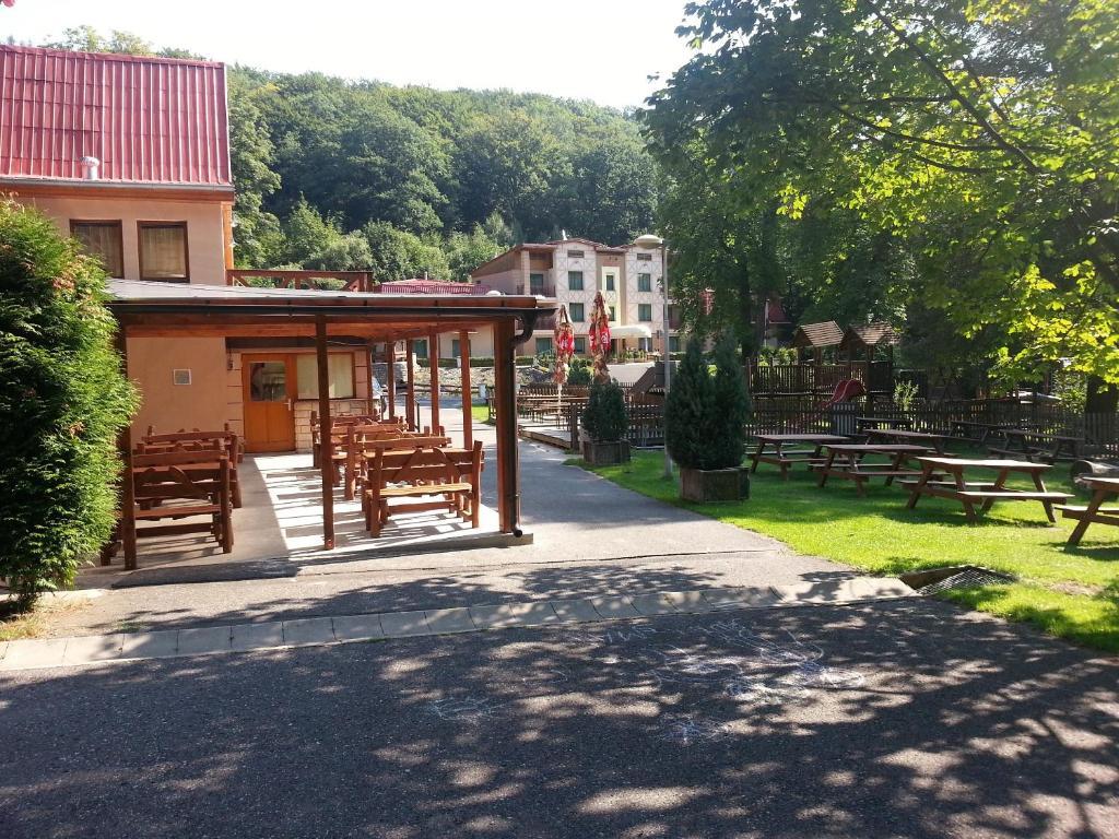 Hotel Loucky Litvínov エクステリア 写真