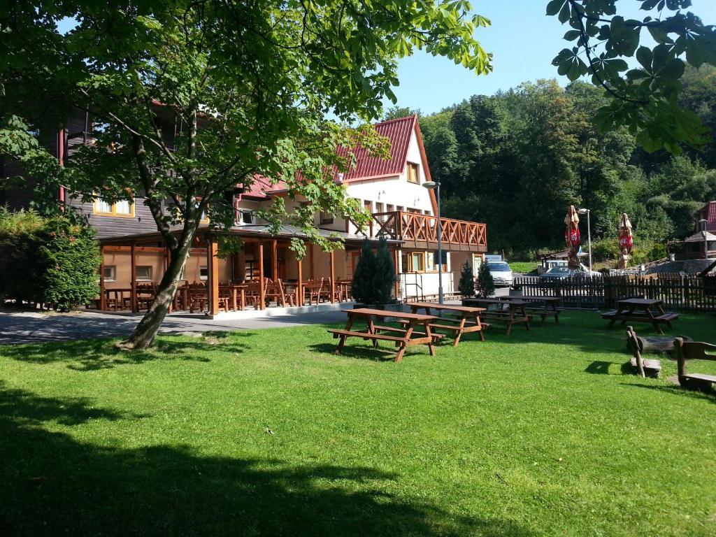 Hotel Loucky Litvínov エクステリア 写真